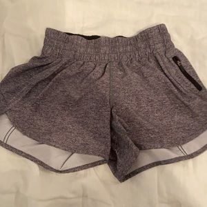 LULULEMON SHORTS (size 6 4in long)